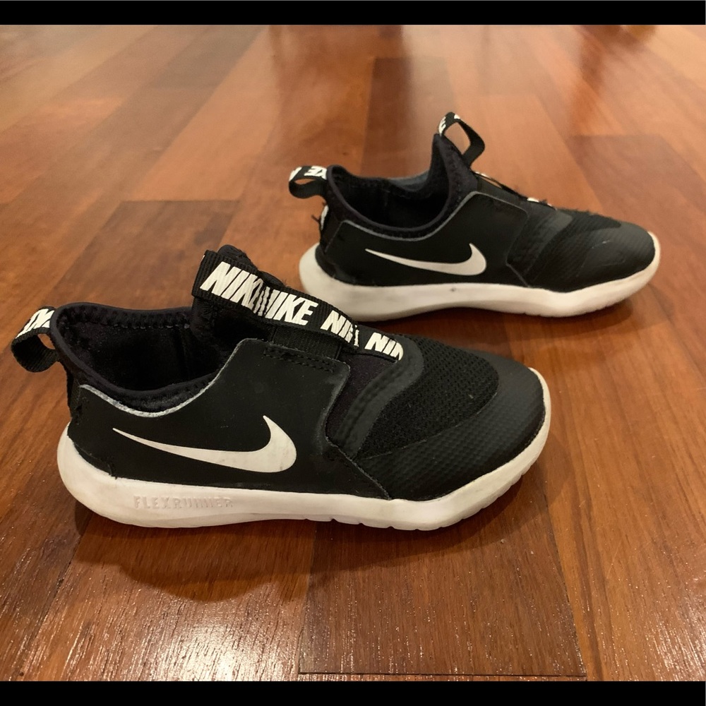 NIKE Flex Runner Slip On - black toddler shoes